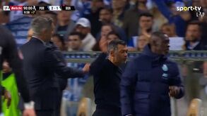Amarelo da revolta e um nó na... gravata
