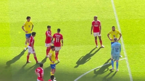 Novas imagens do momento em que Di María ofereceu o penálti a Rafa mas este recusou