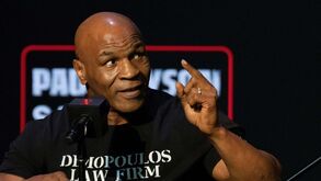 Mike Tyson 'sofre' para preparar combate com Jake Paul: «Estou todo dorido, o meu corpo está uma m...»