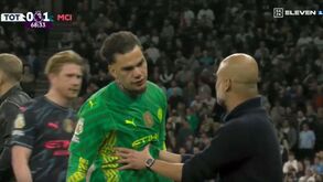 Ederson foi substituído, não quis falar com Guardiola... e até pontapés deu