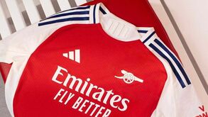 O regresso do canhão: Arsenal apresenta camisola para a próxima temporada