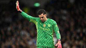 Ederson falha os últimos jogos da temporada do Manchester Ciy por lesão