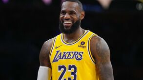 Mais uma época nos LA Lakers: LeBron James ativa opção milionária