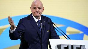FIFA quer VAR como no ténis: treinador pode pedir duas revisões de lances