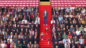 Klopp despede-se dos funcionários do Liverpool com impressionante foto de grupo