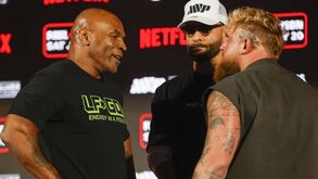 Mike Tyson 'atira' na cara de Jake Paul: «Estás gordo e flácido» 