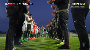 Emocionante: até o plantel do Benfica fez uma guarda de honra na despedida de Ukra