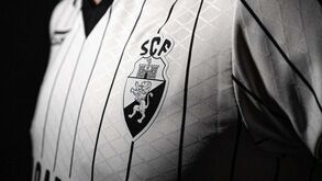 Equipamento do Farense para 2024/25 inspira-se nos anos 80
