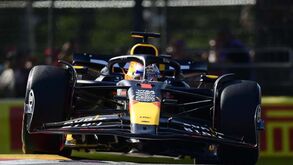 Max Verstappen repõe 'normalidade' e garante 'pole' no GP da Emilia-Romagna