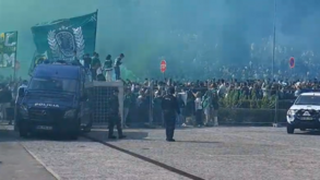 Loucura na chegada do autocarro do Sporting a Alvalade