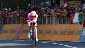 Filippo Ganna vence contrarrelógio e Tadej Pogacar reforça liderança no Giro