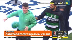 Franco Israel estava a brincar com a bola e Rúben Amorim foi lá buscá-lo... pela camisola