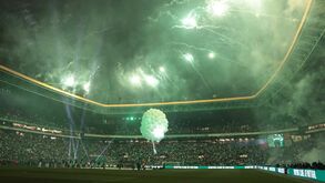 Festa do título do Sporting: espectáculo em Alvalade com coreografia num balão de ar quente verde e fogo de artifício
