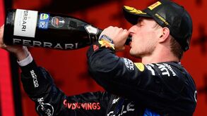 Verstappen é 'apertado' por Lando Norris mas vence GP Emilia Romagna