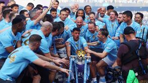 A festa do tetracampeonato do Manchester City, com 'direito' a invasão de campo no Etihad