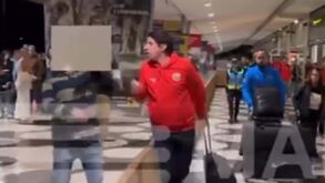 Presidente do Marítimo agride adepto no aeroporto com uma chapada