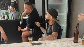 Gabigol assume que vestiu camisola do Corinthians e pede desculpa aos adeptos do Flamengo: «Errei»