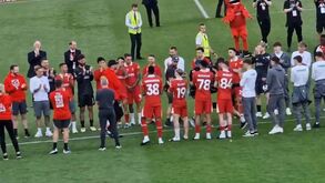 Atitude de Darwin durante guarda de honra a Klopp dá que falar em Inglaterra