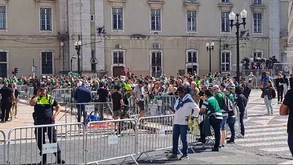 Adeptos do Sporting juntam-se à frente da Câmara Municipal de Lisboa