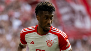 Coman prega um susto no treino do Bayern