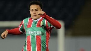 E. Amadora aciona opção de compra de Léo Jabá