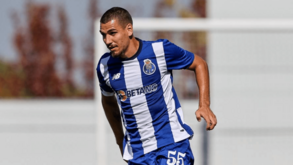 V. Guimarães negoceia contratações de João Mendes e Roberto Fernández