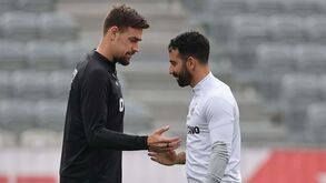 O desafio do capitão: Coates em pacto com a história