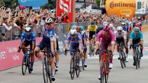 Tim Merlier sprinta para a segunda vitória no Giro