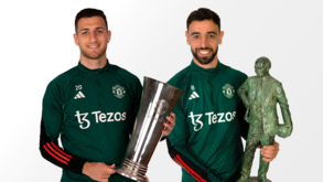 Dalot e Bruno Fernandes recebem prémios individuais no Manchester United