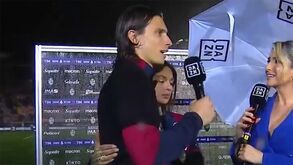 Namorada de Calafiori faz 'marcação cerrada'... na flash interview 