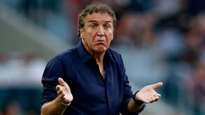 Acontece a todos: Cuca tem WhatsApp clonado e hacker pede dinheiro a... Dorival Júnior