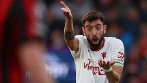 Bruno Fernandes fala do seu futuro no Manchester United e faz balanço da época: «Frustração»