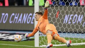 Ter Stegen revolta-se após ser acusado de 'ajudar' a despedir Xavi