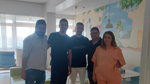 Cláudio Ramos e Ricardo Velho visitaram IPO para apoiar jovem com problema oncológico