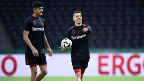 Bayer Leverkusen à procura da dobradinha