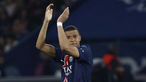 Mbappé titular na despedida