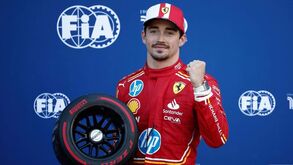 Charles Leclerc é o mais rápido no Mónaco e acaba com sequência de 'poles' de Verstappen