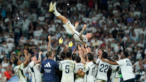 Arrepiante: as imagens da sentida homenagem que Toni Kroos recebeu do Bernabéu