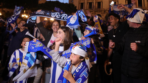 Adeptos do FC Porto festejam conquista da Taça de Portugal nos Aliados