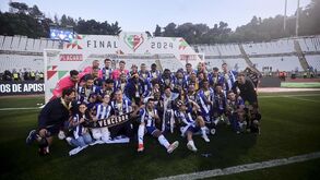 Tri-Taça erguida aos pares