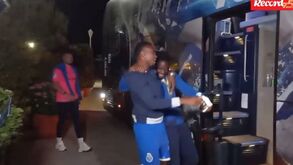 Jantar tardio e em festa: equipa do FC Porto no 'Rei dos Leitões' até de madrugada