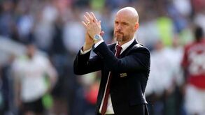 Futuro de Ten Hag no Man. United por decidir: «O apoio que tem entre os adeptos pode fazer a direção repensar…»