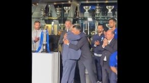 O abraço de Pinto da Costa a Sérgio Conceição e André Villas-Boas no Museu do FC Porto
