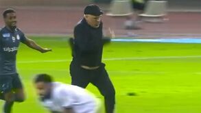 Insólito: Garantiu permanência e fez sprint (durante 20 segundos) a 'fugir' dos jogadores