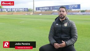 João Pereira, o treinador de 32 anos que subiu o Alverca de divisão e que é confundido com... Rúben Amorim