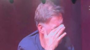 Klopp desmancha-se em lágrimas em evento de despedida do Liverpool