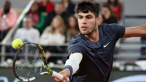 Carlos Alcaraz segue para a terceira ronda de Roland Garros