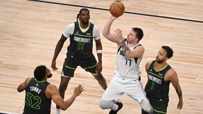 Dallas Mavericks apuram-se para a final da NBA