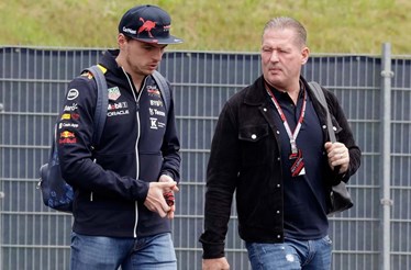 Pai de Verstappen reage à saída de Adrian Newey: «A equipa está em risco de desmoronar-se»
