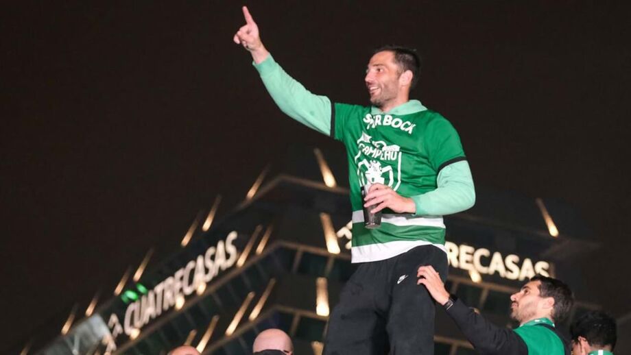 Espanhol foi um dos leões mais festivos durante o desfile do campeão nacional